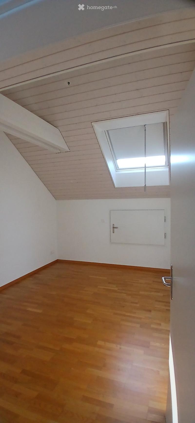 grosszügige, helle 3.5 Zimmer Dachwohnung in Homberg b. Thun (4)