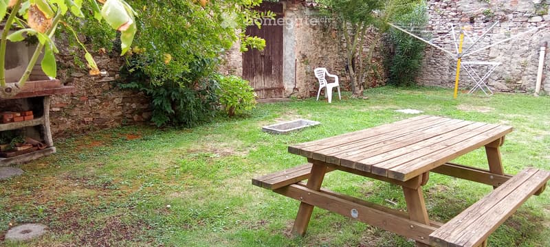 Appartamento con giardino (4)