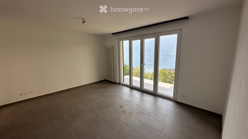 neu renovierte 2.5 Zimmer Wohnung mit Seesicht und PP (2)