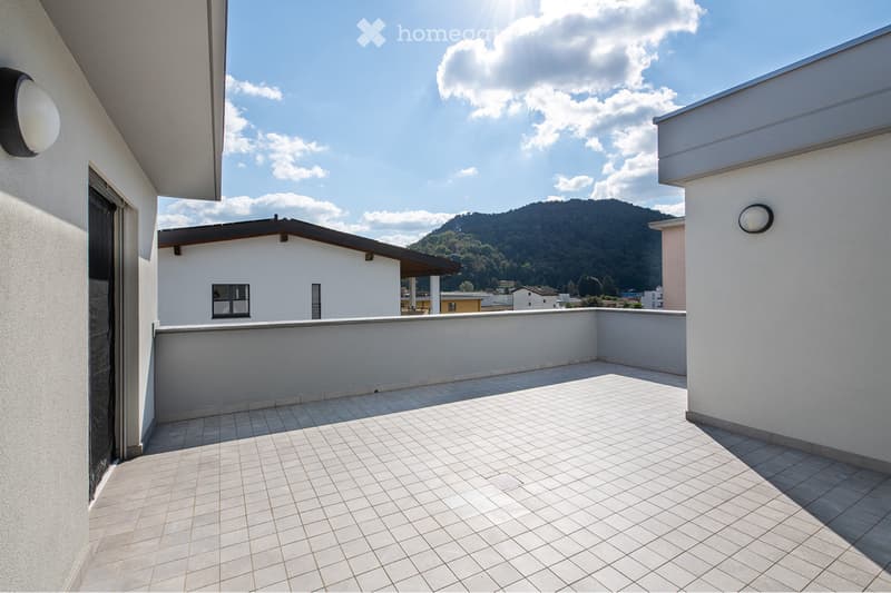 Esclusivo Attico di 4.5 Locali con Ampia Terrazza Panoramica (5)