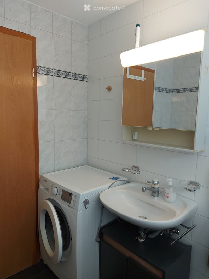 Möbliertes Einzelzimmer in 4,5 Zi. Wohnung zu vermieten (4)