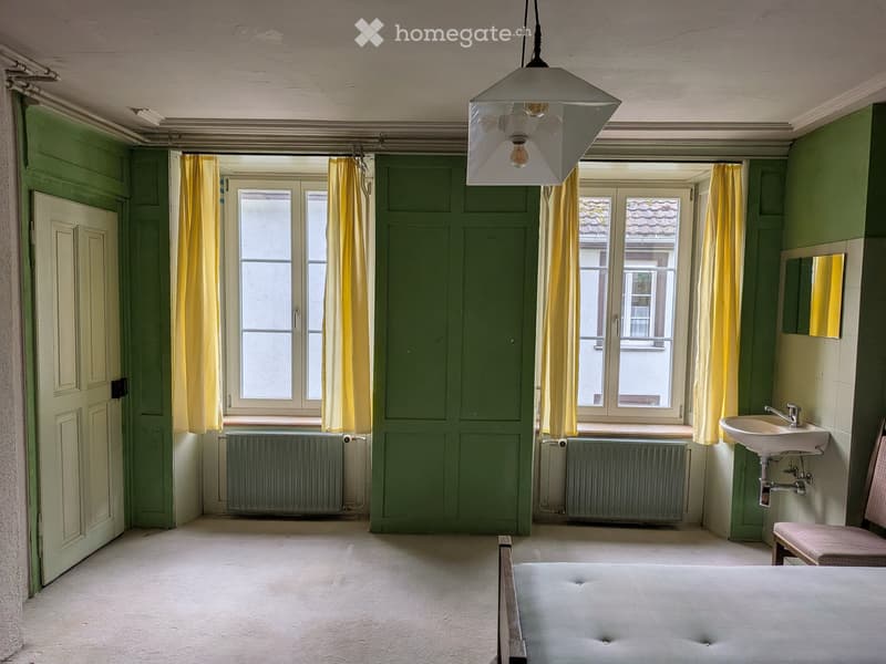 Grosszügiges Zimmer in historischen Gasthaus Diesbach (4)