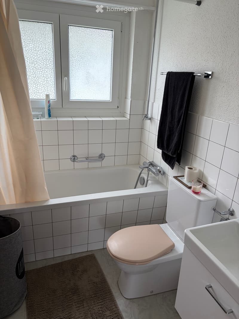 Helle 4-Zimmer-Wohnung mit Balkon (2)