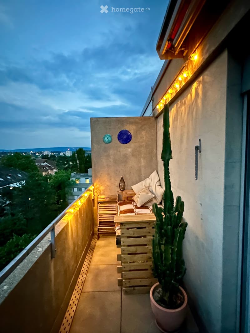 3.5 Top-Floor Apartment  Mid-Nov to Mid-Jan (Flexible) (4)
