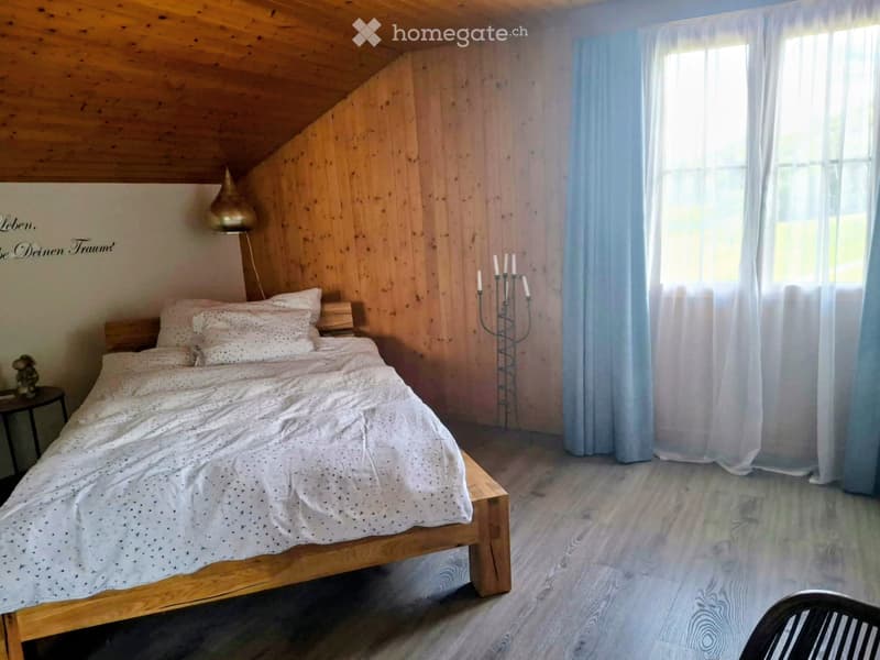Charmante 3,5 Zimmer-Dachwohnung mit Blick auf die Berge (5)