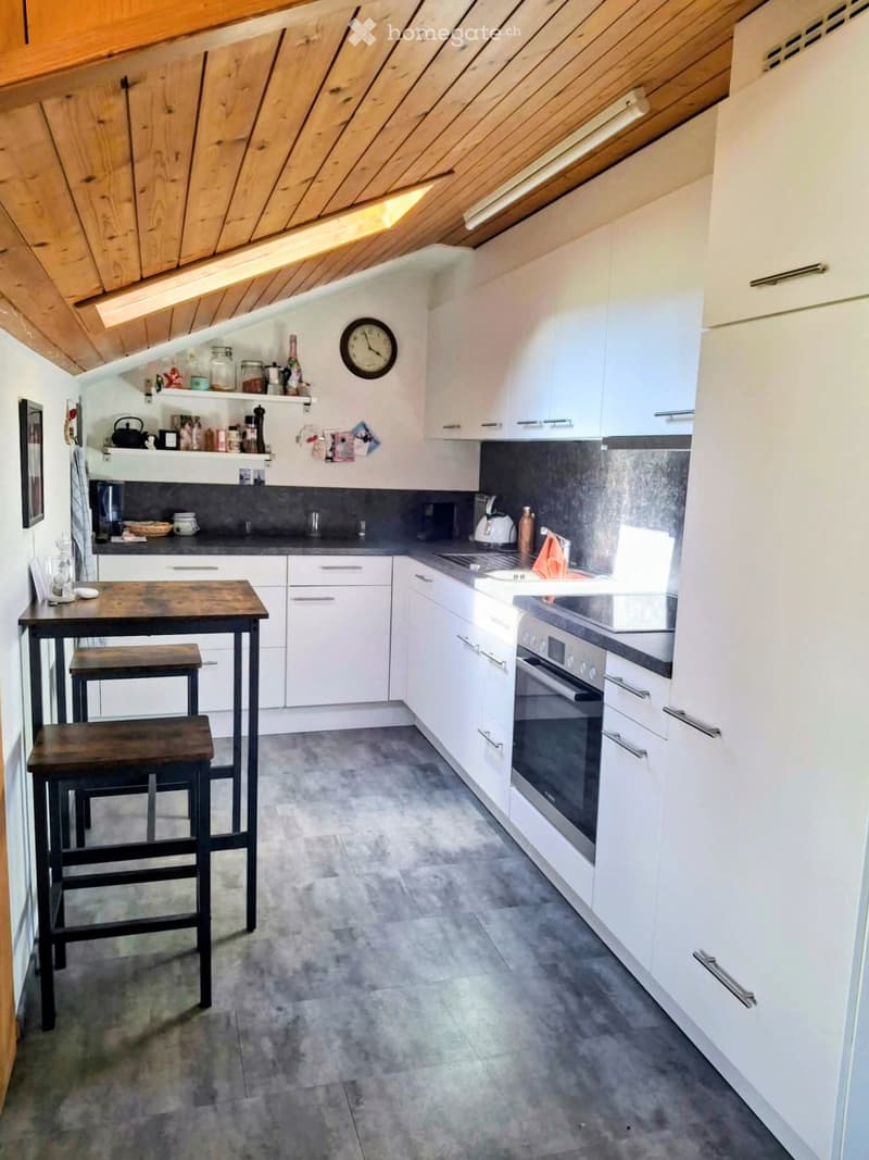 Charmante 3,5 Zimmer-Dachwohnung mit Blick auf die Berge (3)