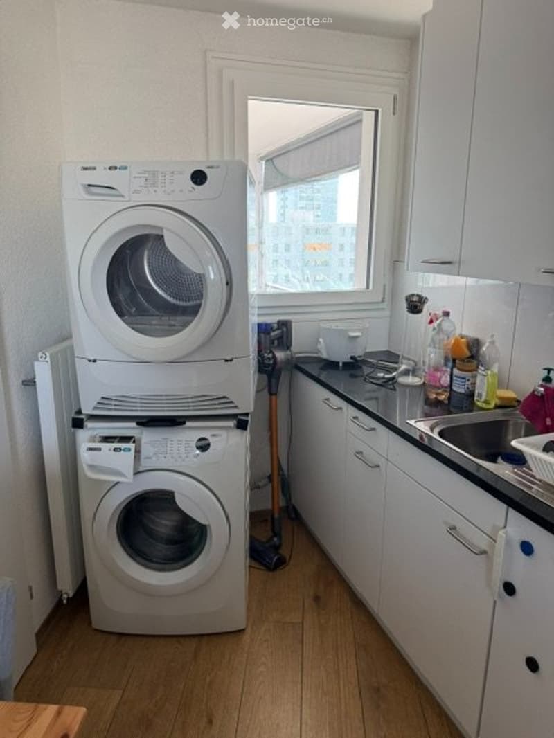 2 Zimmer Wohnung mit sep. Küche 2 Balkonen (2)