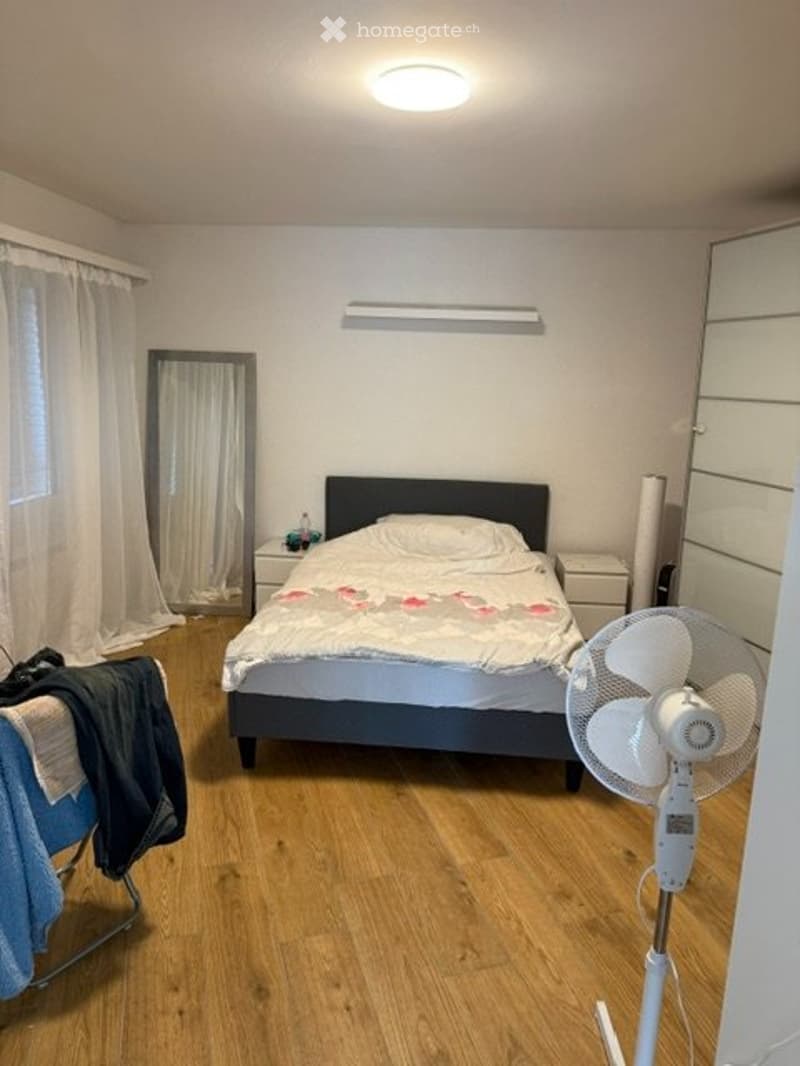 2 Zimmer Wohnung mit sep. Küche 2 Balkonen (4)