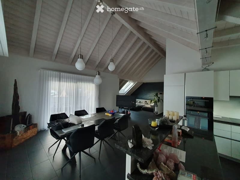 Exklusive, grosszügige 3.5 Zi.-Dachgeschosswohnung in Flums (1)