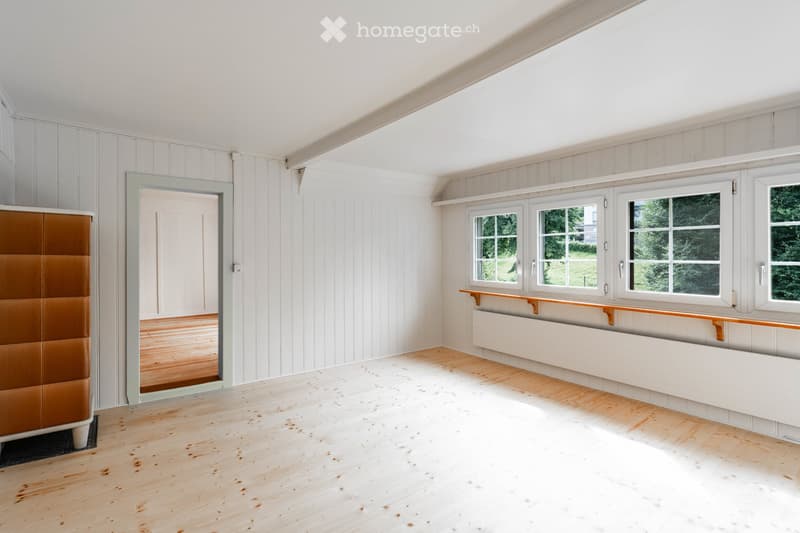 Neu Renoviert, im Zentrum, mit Balkon, 100m2, 4-Zimmer (5)