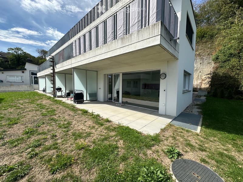 Moderne 2.5-Zimmer-Wohnung mit Gartensitzplatz (4)
