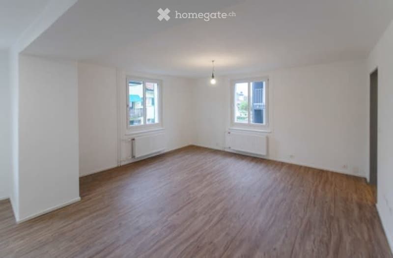 Hübsche,helle Wohnung direkt am Bahnhof Würenlos (2)