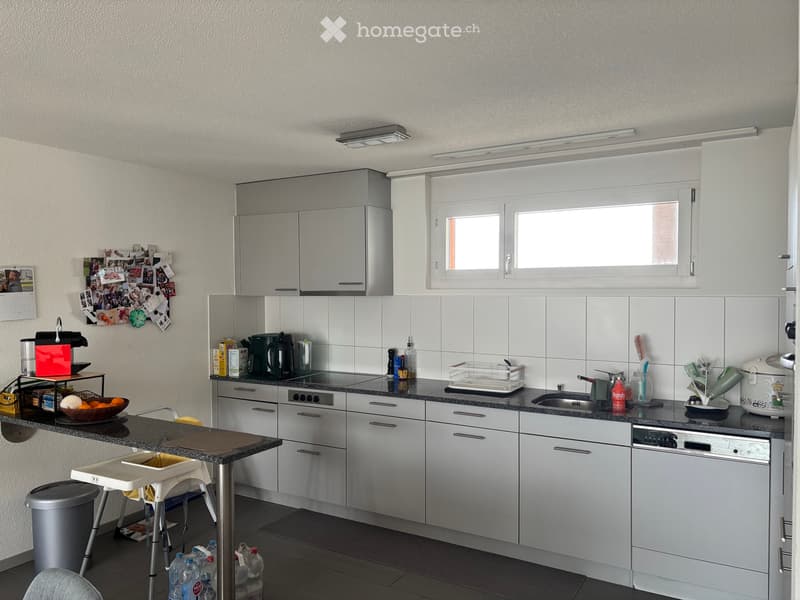 Moderne 3.5-Zimmer-Wohnung in Heimberg mit Alpenblick (2)