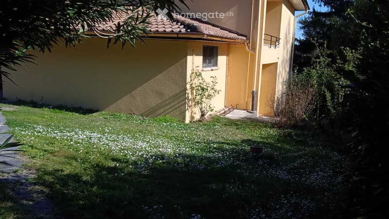 Appartamento in casa bifamiliare, con giardino uso esclusivo (2)
