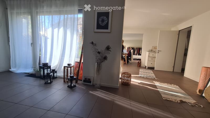 Möblierte 2.5 Zi-Parterre Wohnung mit Garten zentrale Lage (2)