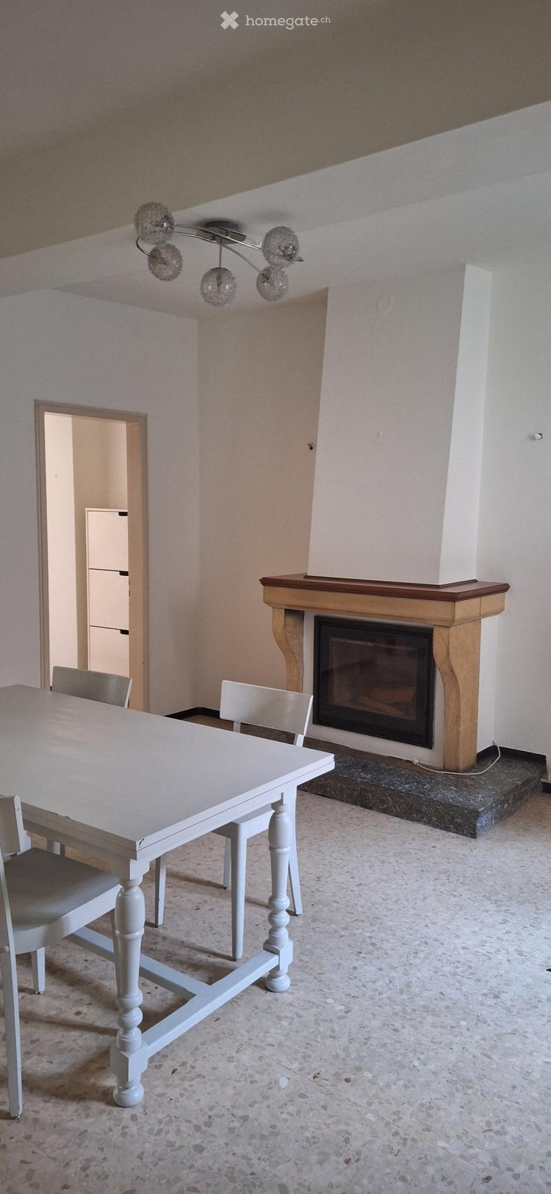 Casa bifamiliare in corte con posto auto (1)
