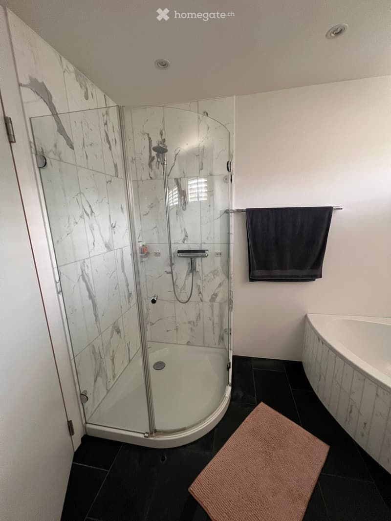 Helles Zimmer in Einfamilienhaus-WG (2)