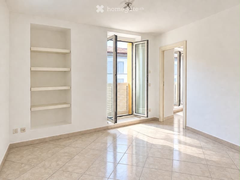 2.5 locali con balcone e vista lago nel cuore di Bissone (2)