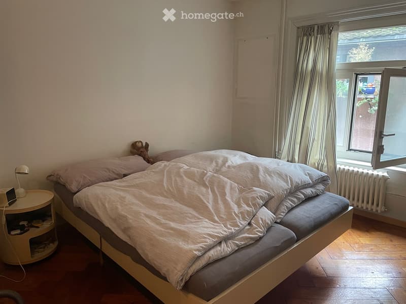 Möbilierte Altbauwohnung mit kleinem Balkon im Niederdorf (4)