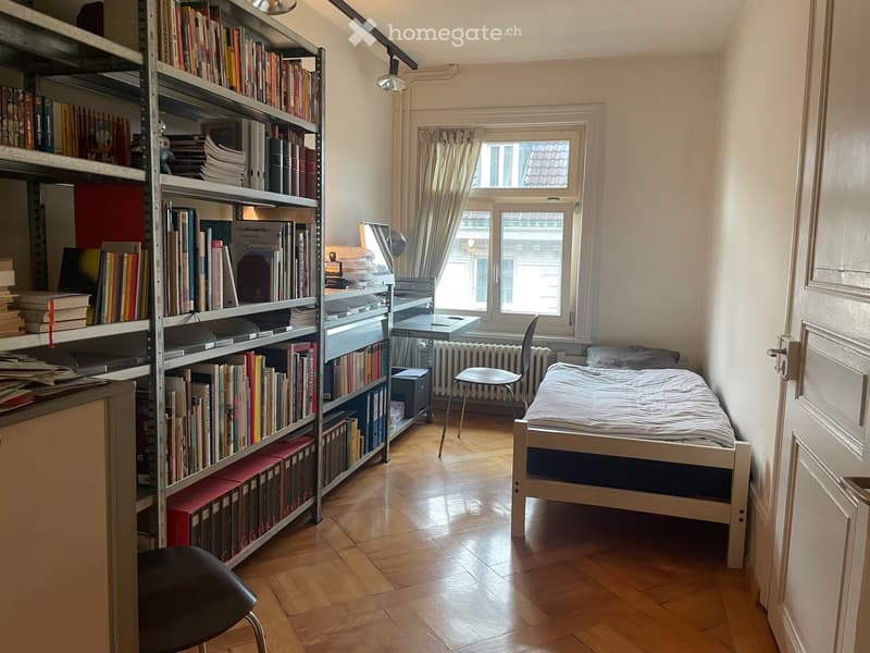 Möbilierte Altbauwohnung mit kleinem Balkon im Niederdorf (3)
