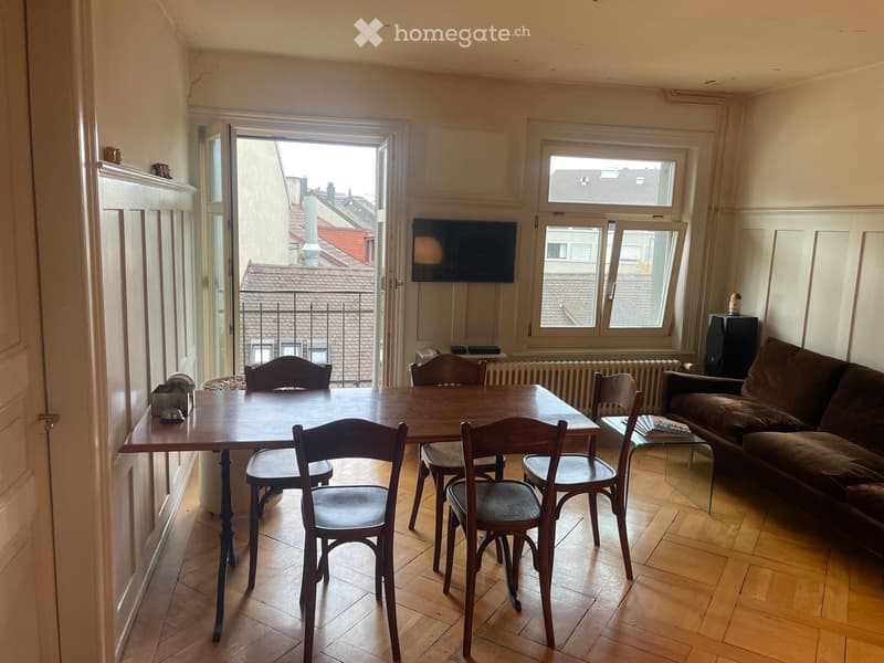 Möbilierte Altbauwohnung mit kleinem Balkon im Niederdorf (2)