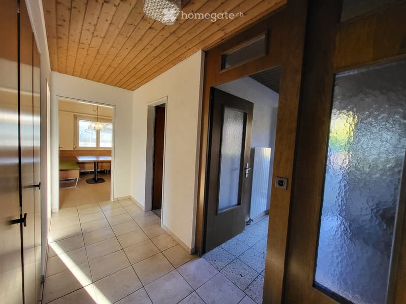 4.5 Zimmer Gartenwohnung mit Wintergarten, Balkon und Garage (3)