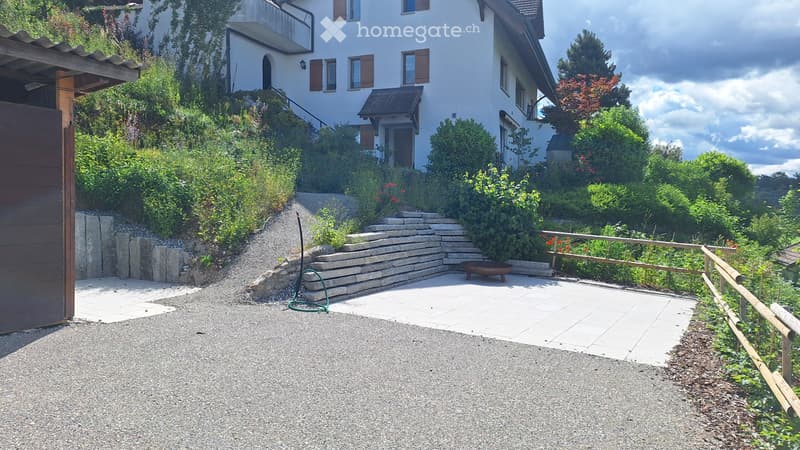 Einfamilienhaus an Hanglage mit über 1'000 m² Grundstück (2)