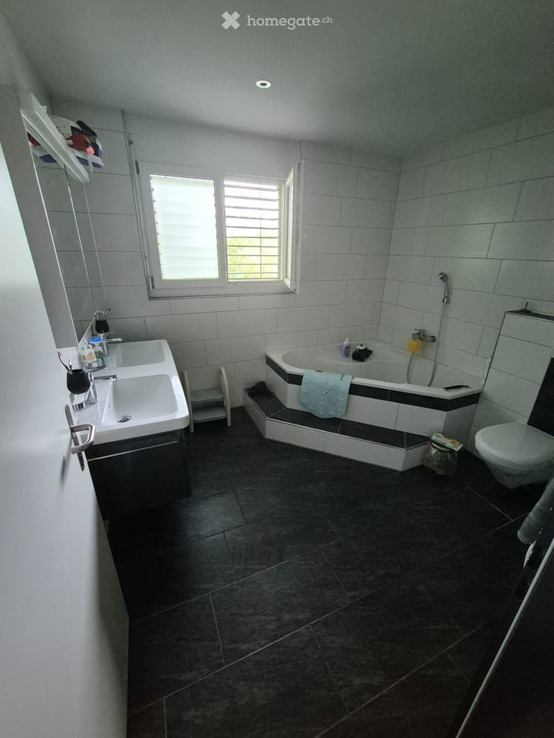 5 1/2 Zimmer-Wohnung mit grossem Balkon (3)