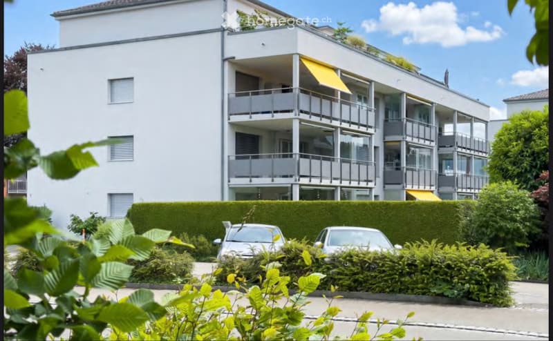 Hochwertige 3.5 Zimmerwohnung zu vermieten (1)