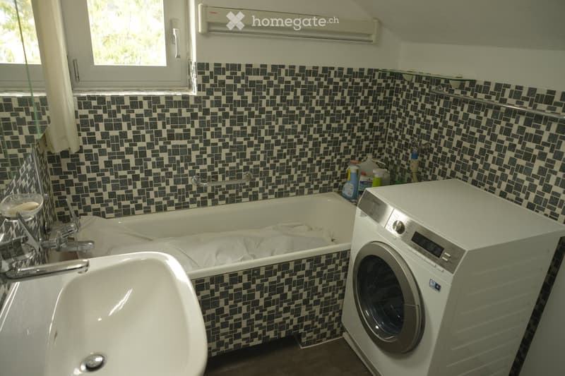2.5 Zimmer Wohnung in 2 Familien Haus in ruhiger Lage. (4)