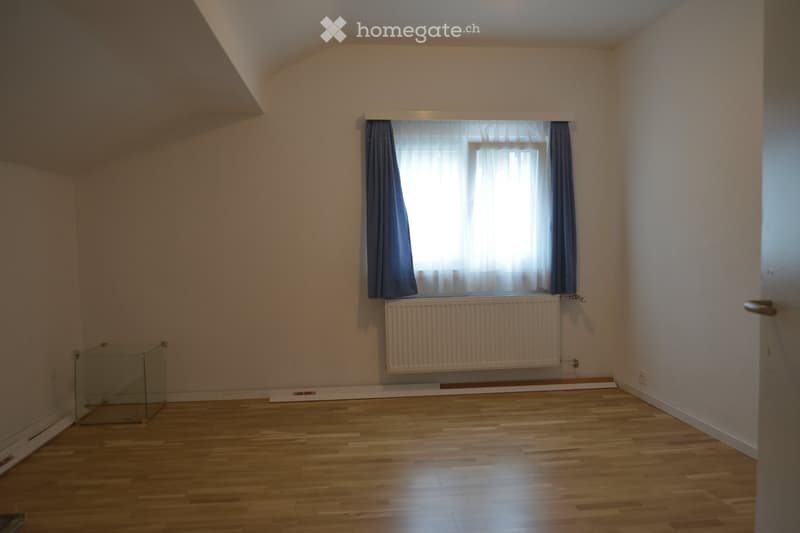 2.5 Zimmer Wohnung in 2 Familien Haus in ruhiger Lage. (2)
