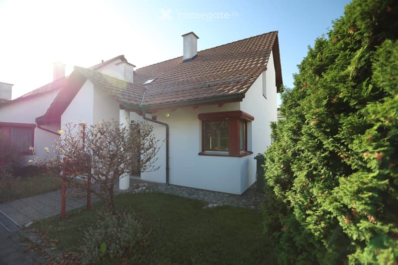 Neu Renoviertes EFH mit Garten & viel Wohnkomfort in Rafz (2)