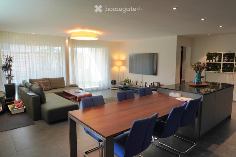 Exklusive 2.5+ Zimmer Eigentumswohnung mit luxuriösem Ausbau (2)