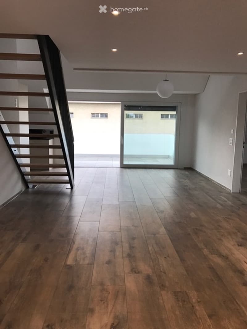 Helle, moderne 4.5 Zimmer-Wohnung mit Galerie (4)