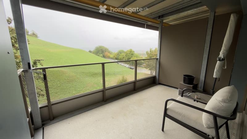 Moderne 3,5-Zimmer-Wohnung mit grossem Südbalkon in Bolligen (2)