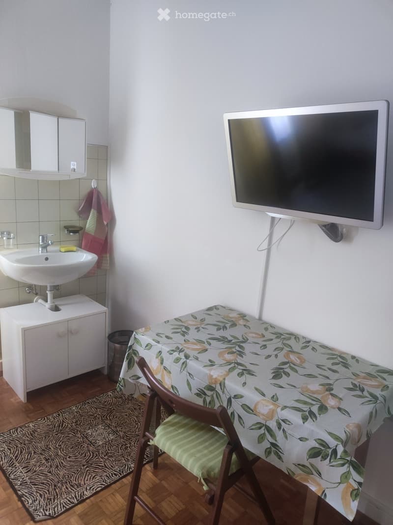 Kl moebl Zimmer befristet ab sofort frei (2)