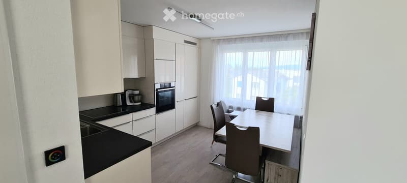 Helle 3.5-Zimmer-Wohnung in ruhiger Lage und Seenähe (2)