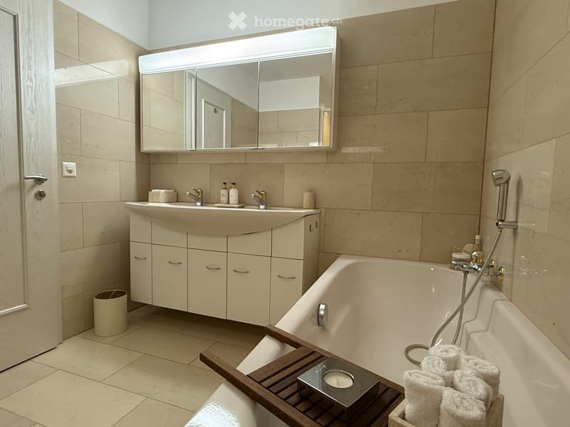 4.5 Room Apartment, 160m2, Lakeview, Pool, 2 Garage Parkings (3)