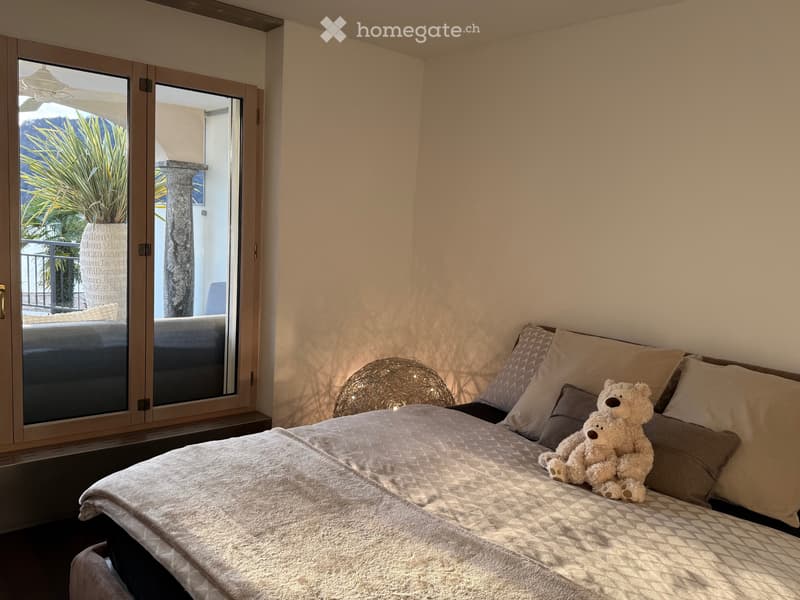 4.5 Room Apartment, 160m2, Lakeview, Pool, 2 Garage Parkings (4)