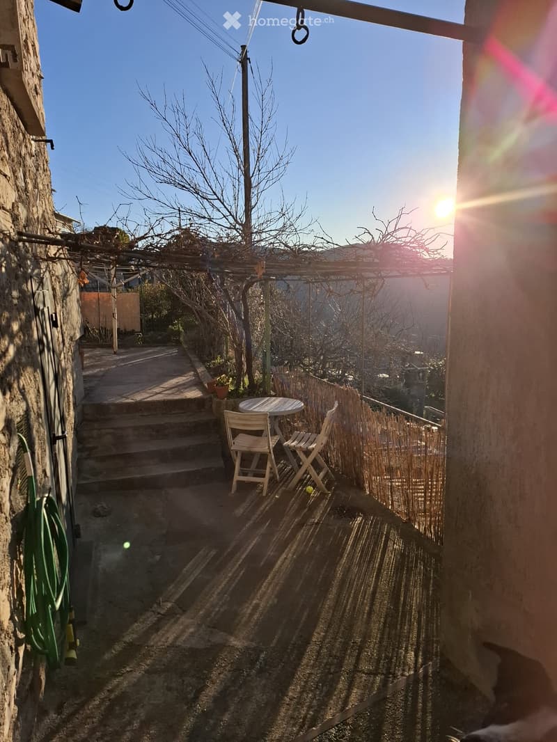 Casa nucleo con corte e giardino (5)