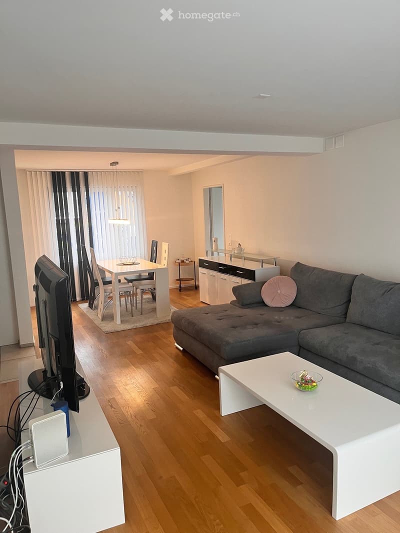 Schöne helle 3.5 Zimmer Wohnung zu vermieten (1)