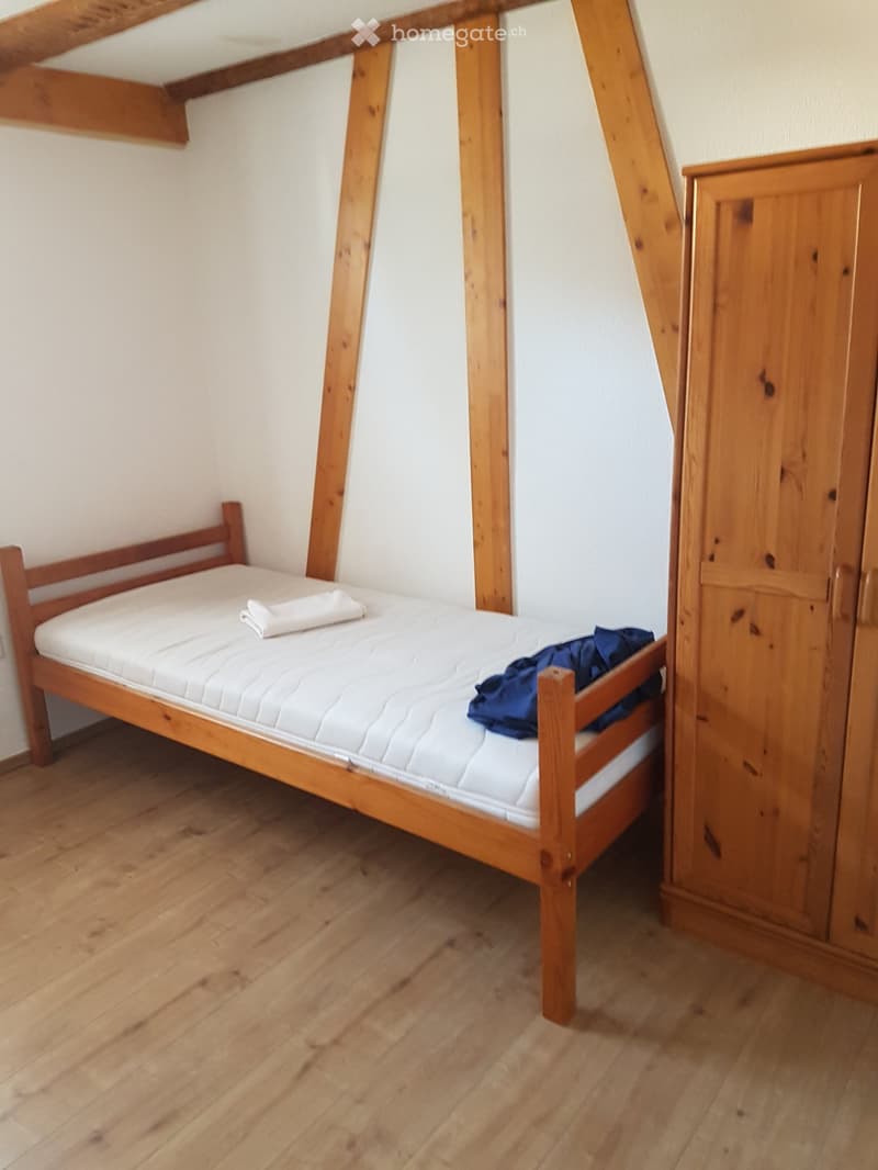 möbliertes Zimmer, (1)