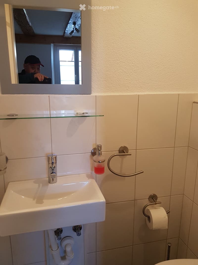 möbliertes Zimmer, (4)