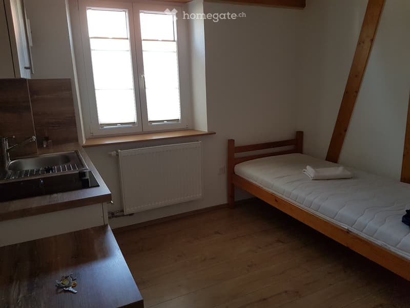 möbliertes Zimmer, (2)