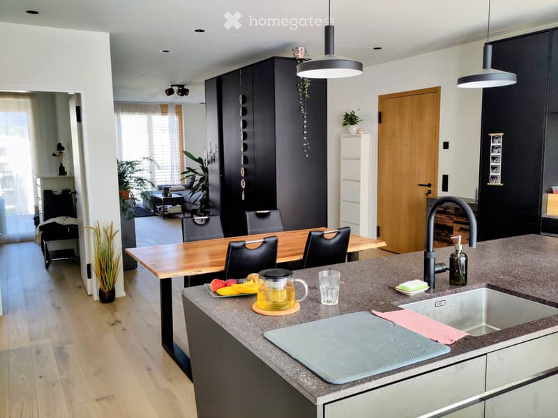 Helle, grosszügige 2,5-Zimmer-Attika-Wohnung (5)