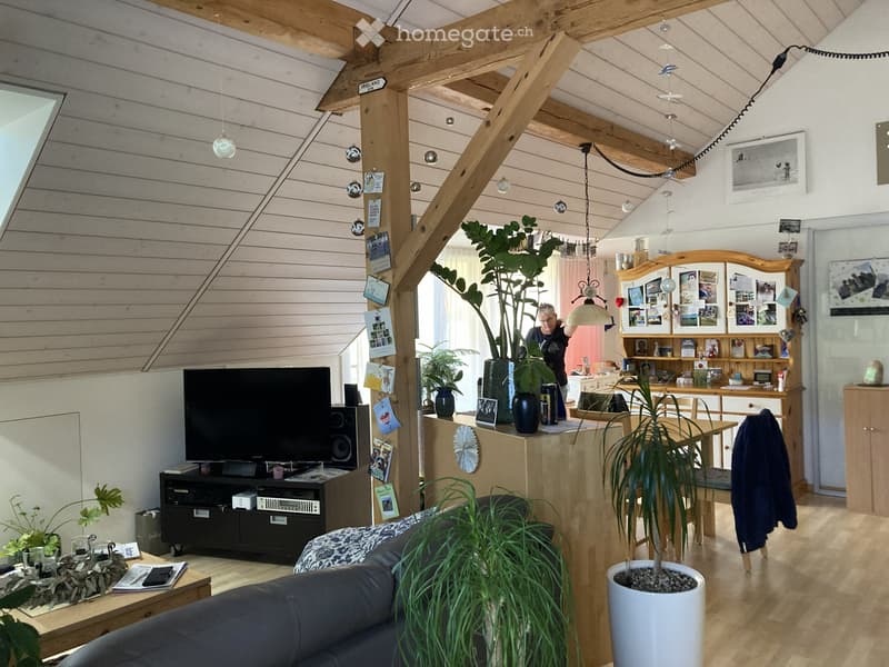 Helle, charmante 4-Zimmer-Dachwohnung in Linden bei Bern (3)