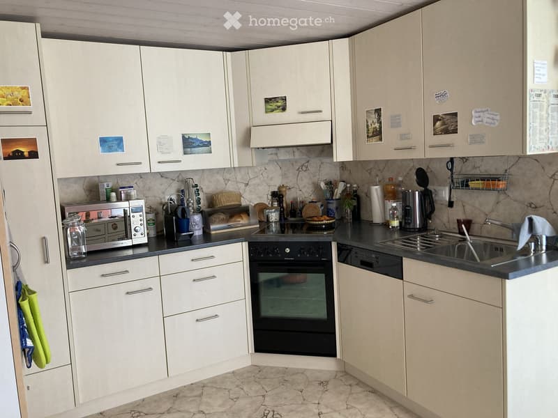 Helle, charmante 4-Zimmer-Dachwohnung in Linden bei Bern (2)