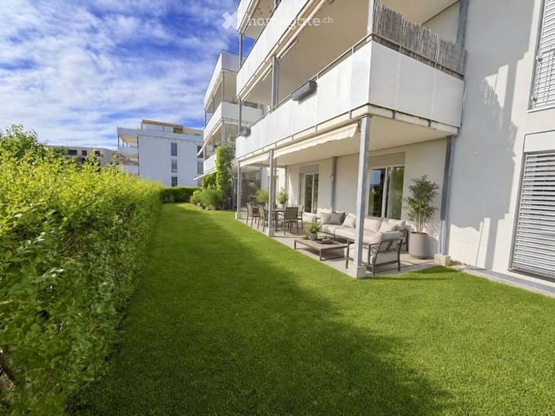Helle Gartenwohnung mit gedecktem Sitzplatz in Holderbank (2)