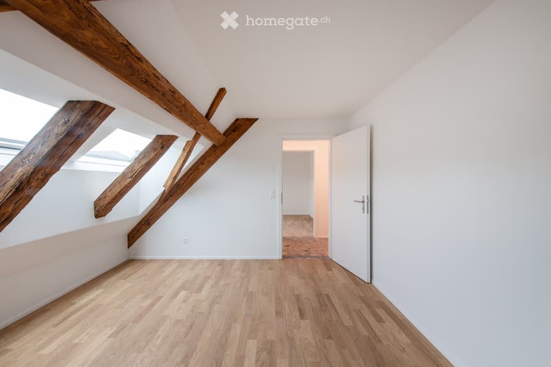 4.5 Zimmer Dachwohnung mit Galerie in Bauernhaus (2)
