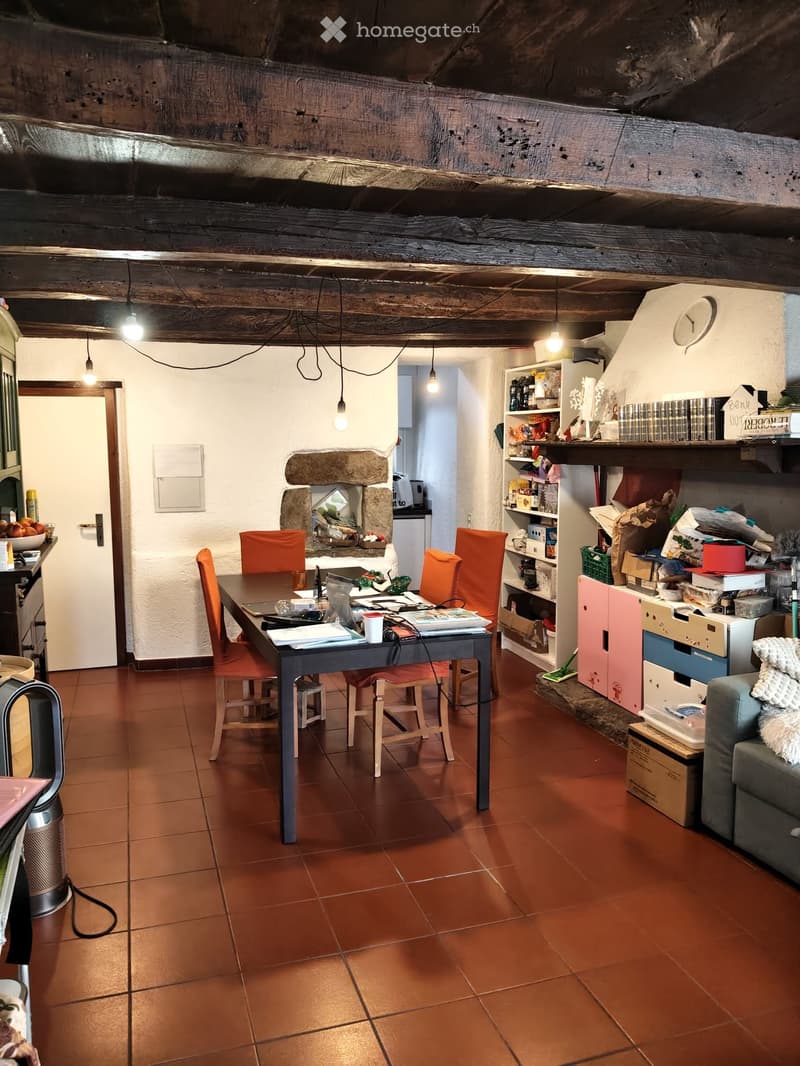 Appartamento con travi in legno (1)